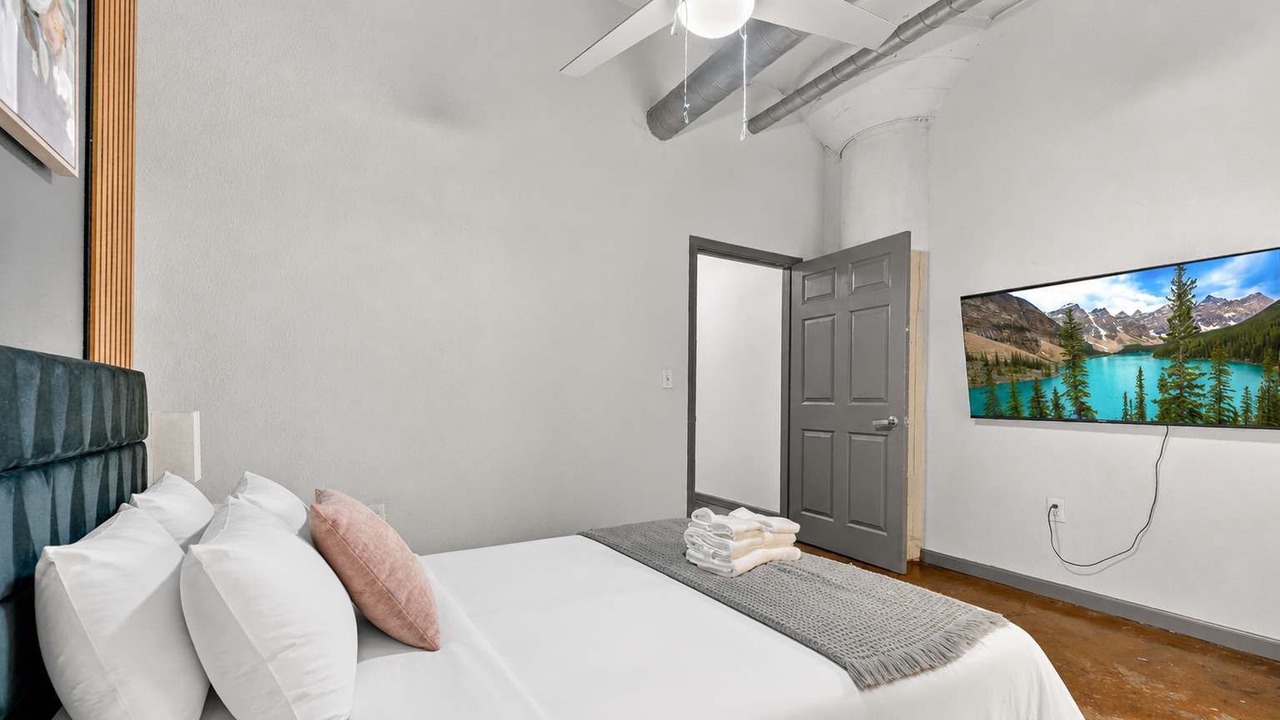 Photo of Bedroom in River Market