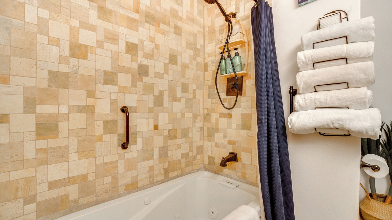 Photo of Bathroom in Canoncito