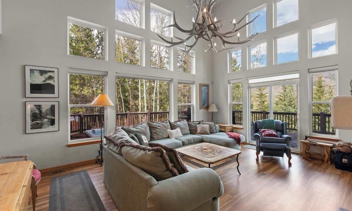 Photo of Livingroom in Three Peaks