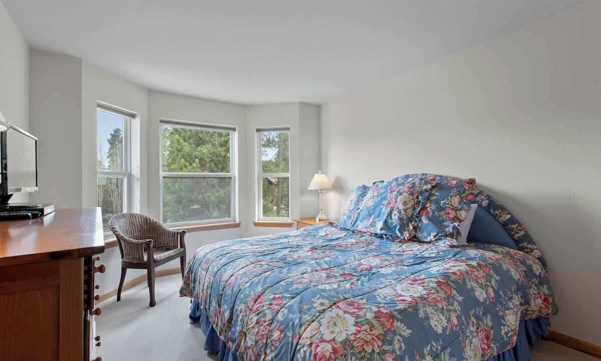 Photo of Bedroom in Three Peaks