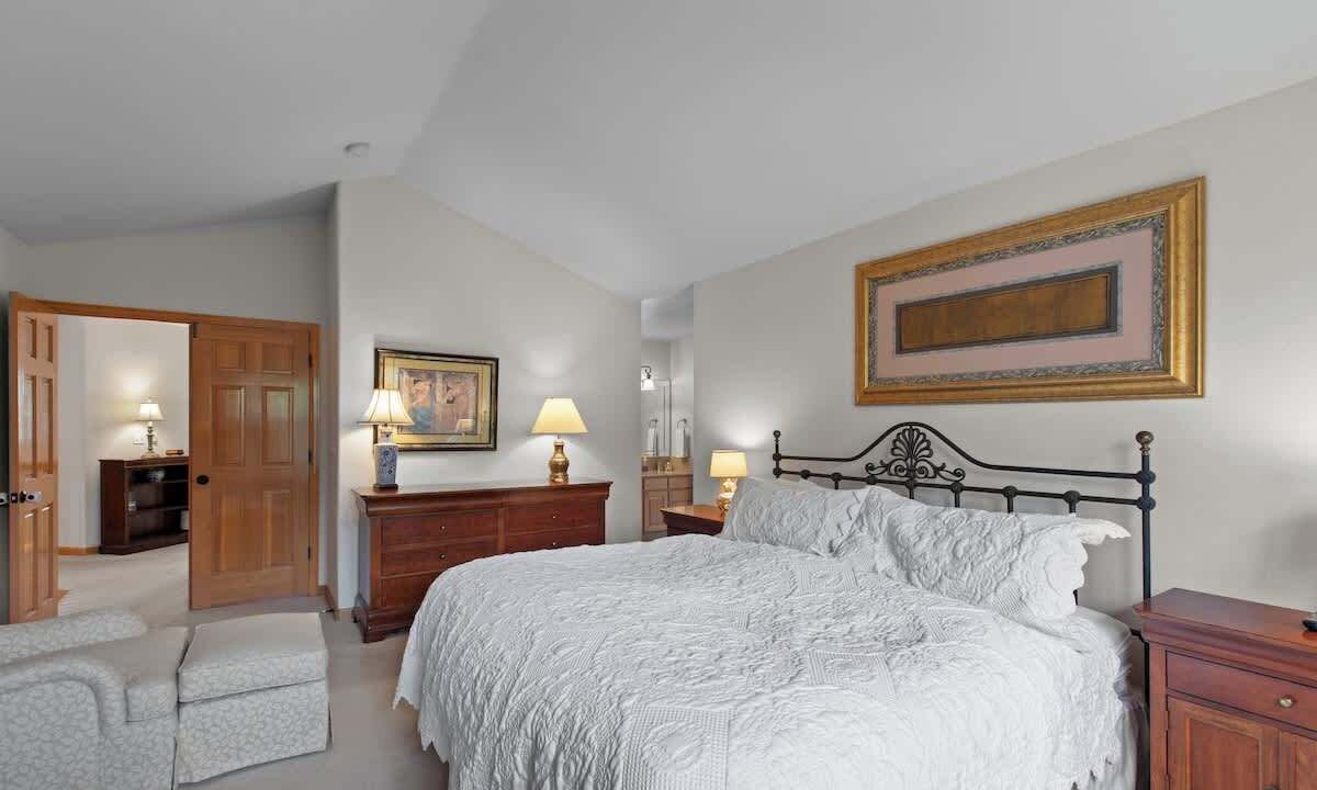 Photo of Bedroom in Three Peaks