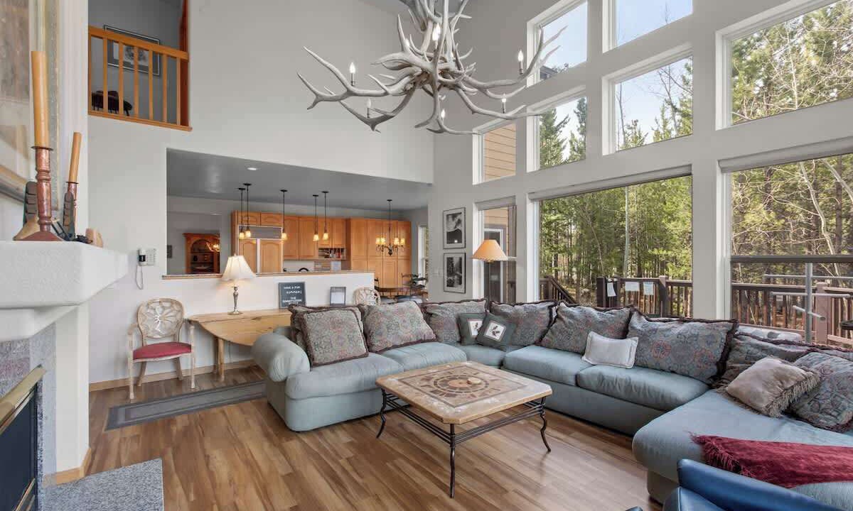 Photo of Livingroom in Three Peaks