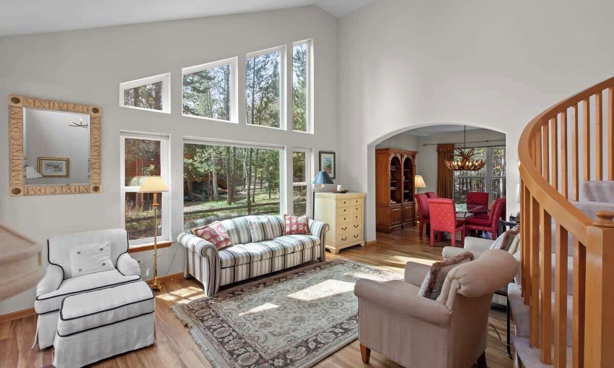 Photo of Livingroom in Three Peaks