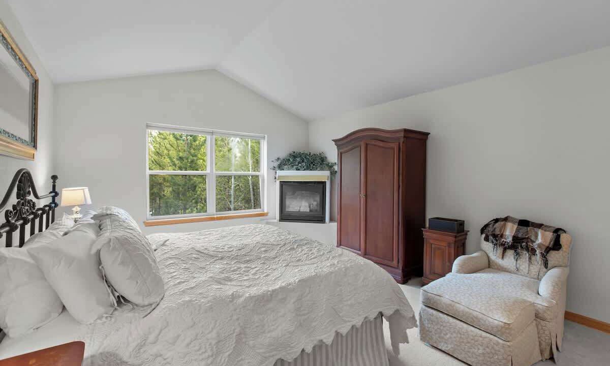 Photo of Bedroom in Three Peaks