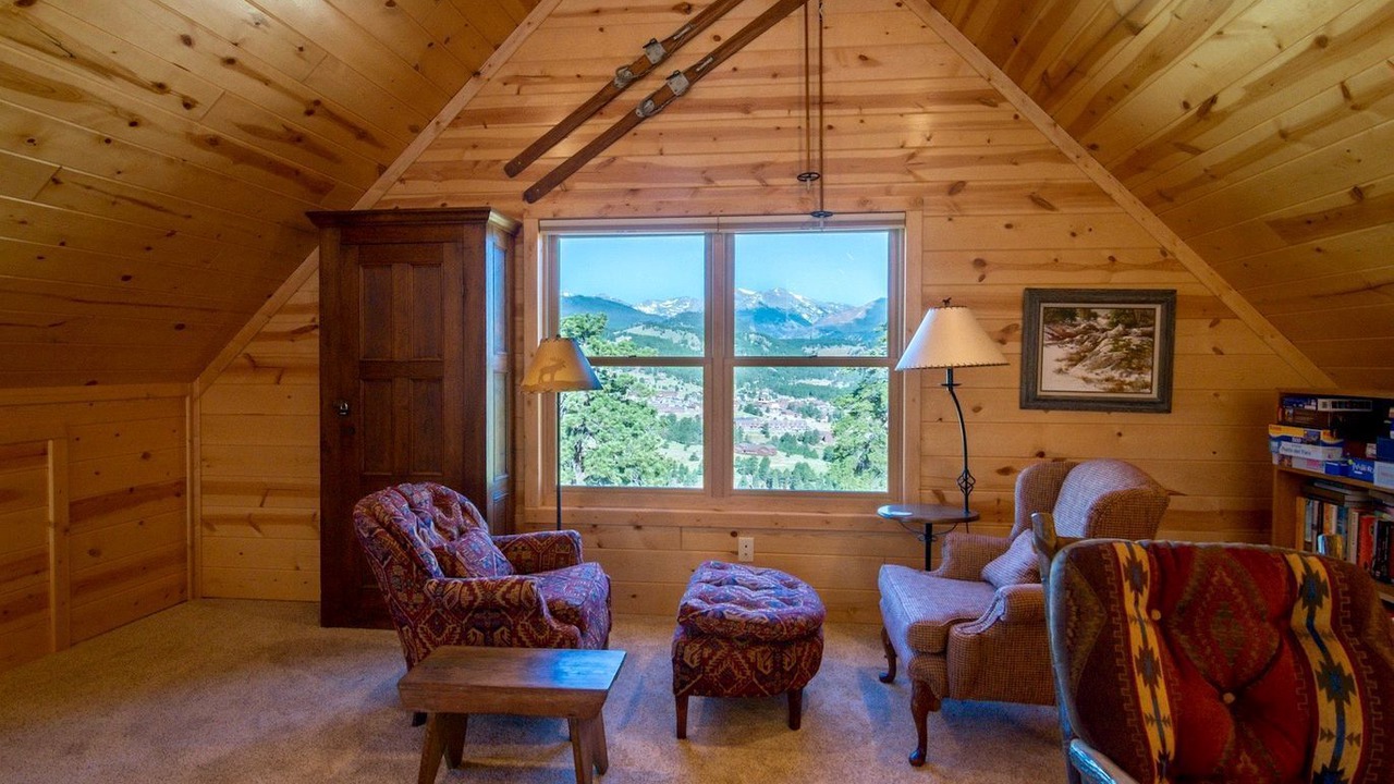 Photo of Livingroom in Windcliff Estates