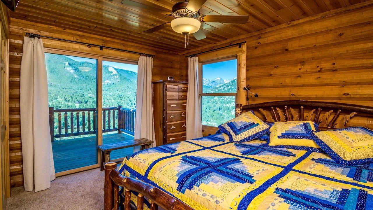 Photo of Bedroom in Windcliff Estates