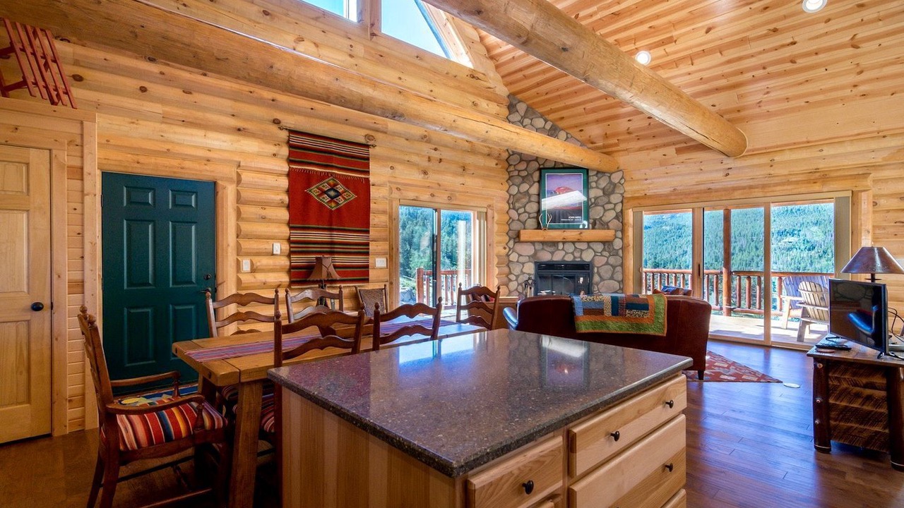Photo of Livingroom in Windcliff Estates