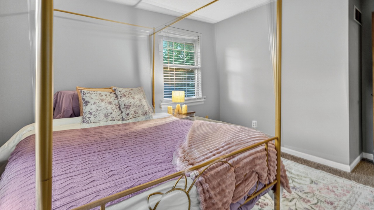Photo of Bedroom in Blue Springs