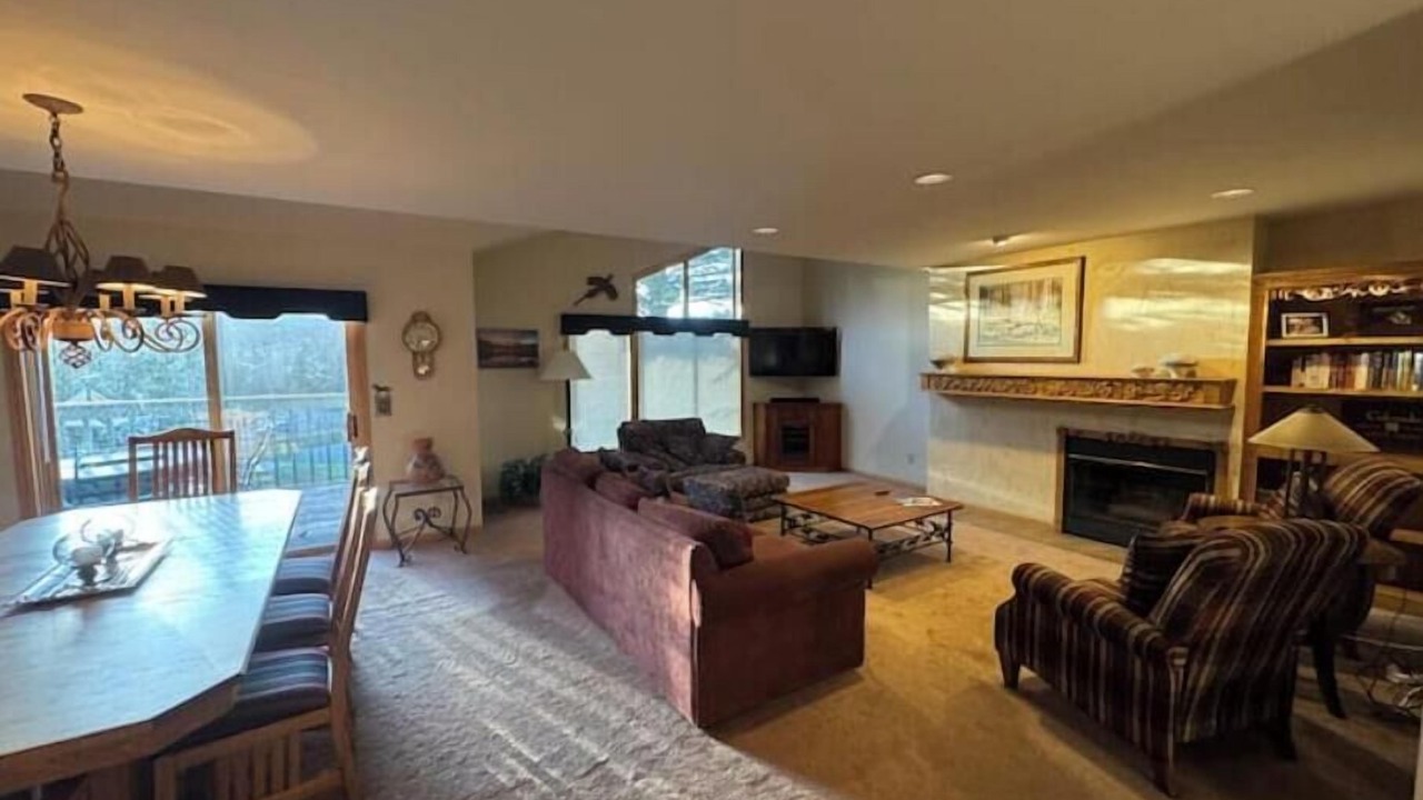 Photo of Livingroom in Edwards