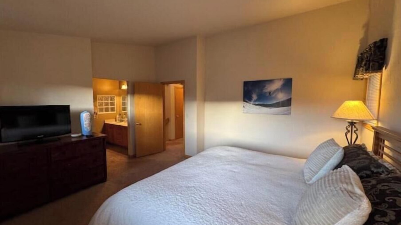 Photo of Bedroom in Edwards
