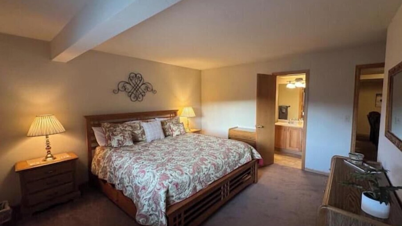 Photo of Bedroom in Edwards