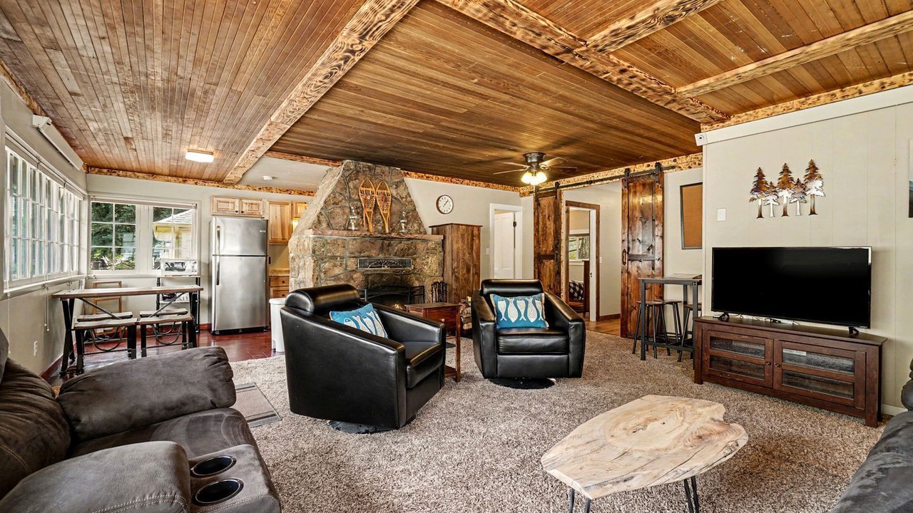 Photo of Livingroom in Drake