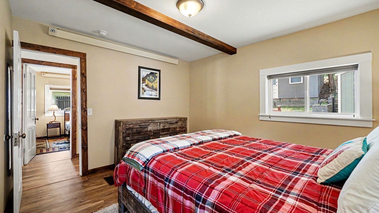 Photo of Bedroom in Drake