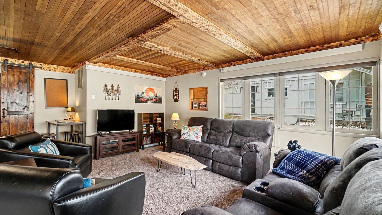Photo of Livingroom in Drake
