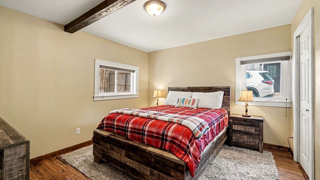 Photo of Bedroom in Drake
