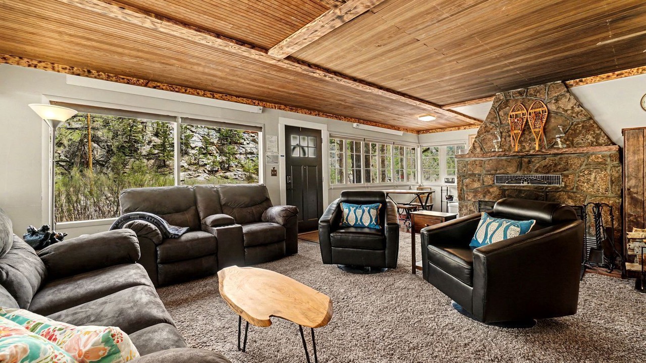 Photo of Livingroom in Drake