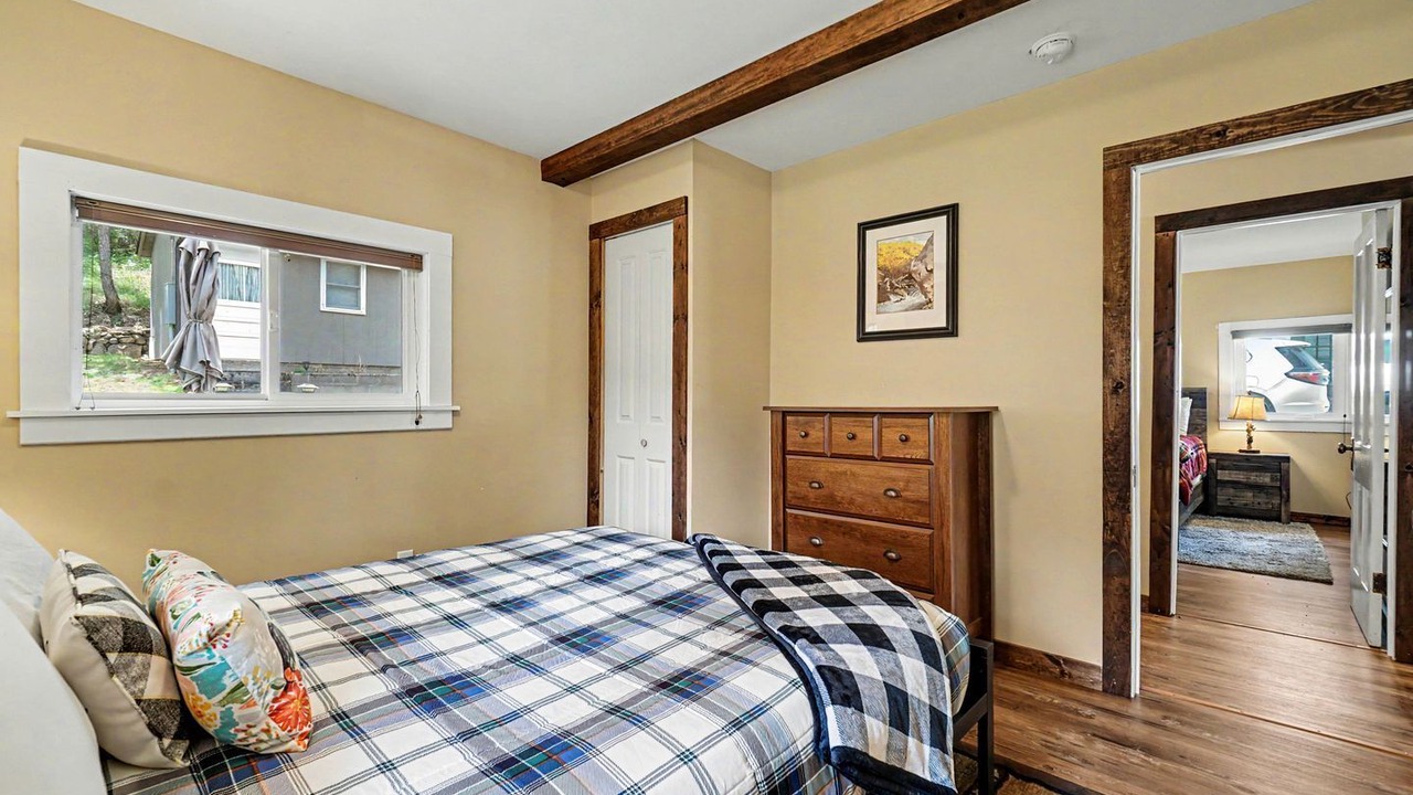 Photo of Bedroom in Drake