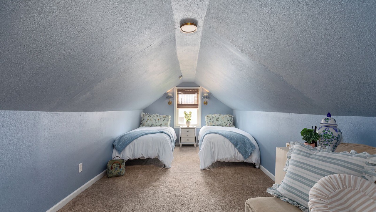 Photo of Bedroom in Roeland Park