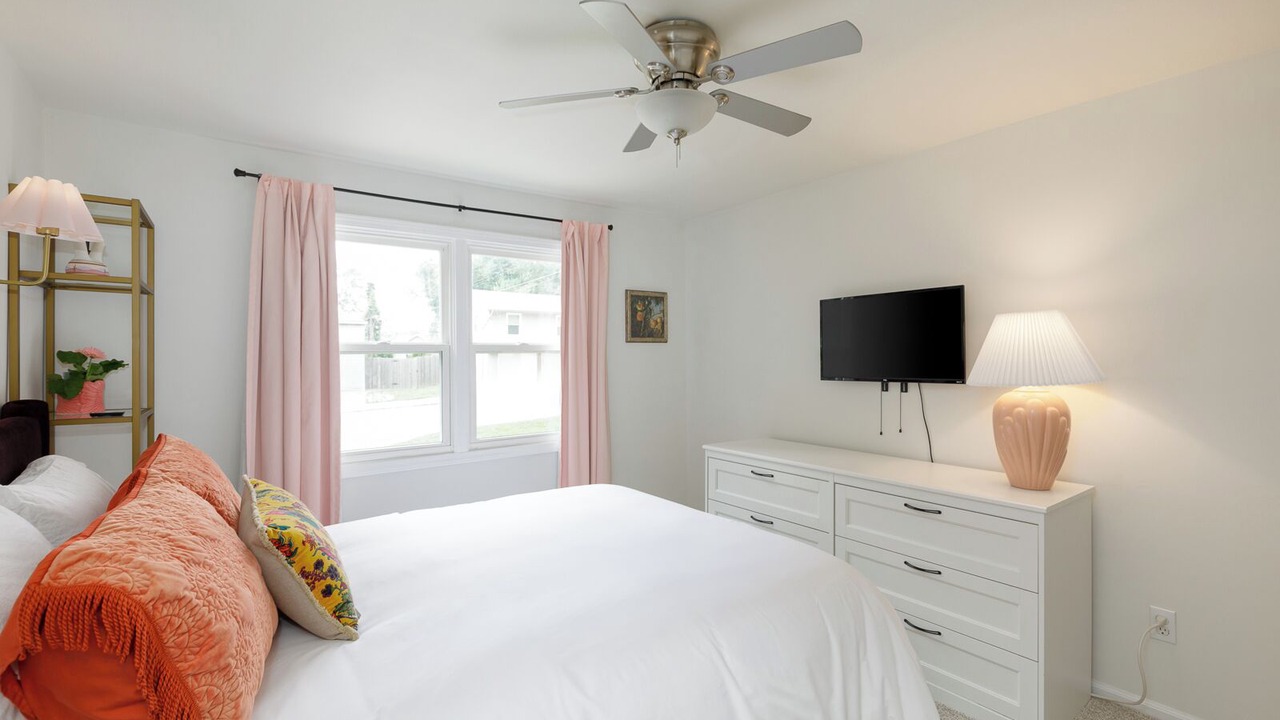 Photo of Bedroom in Roeland Park