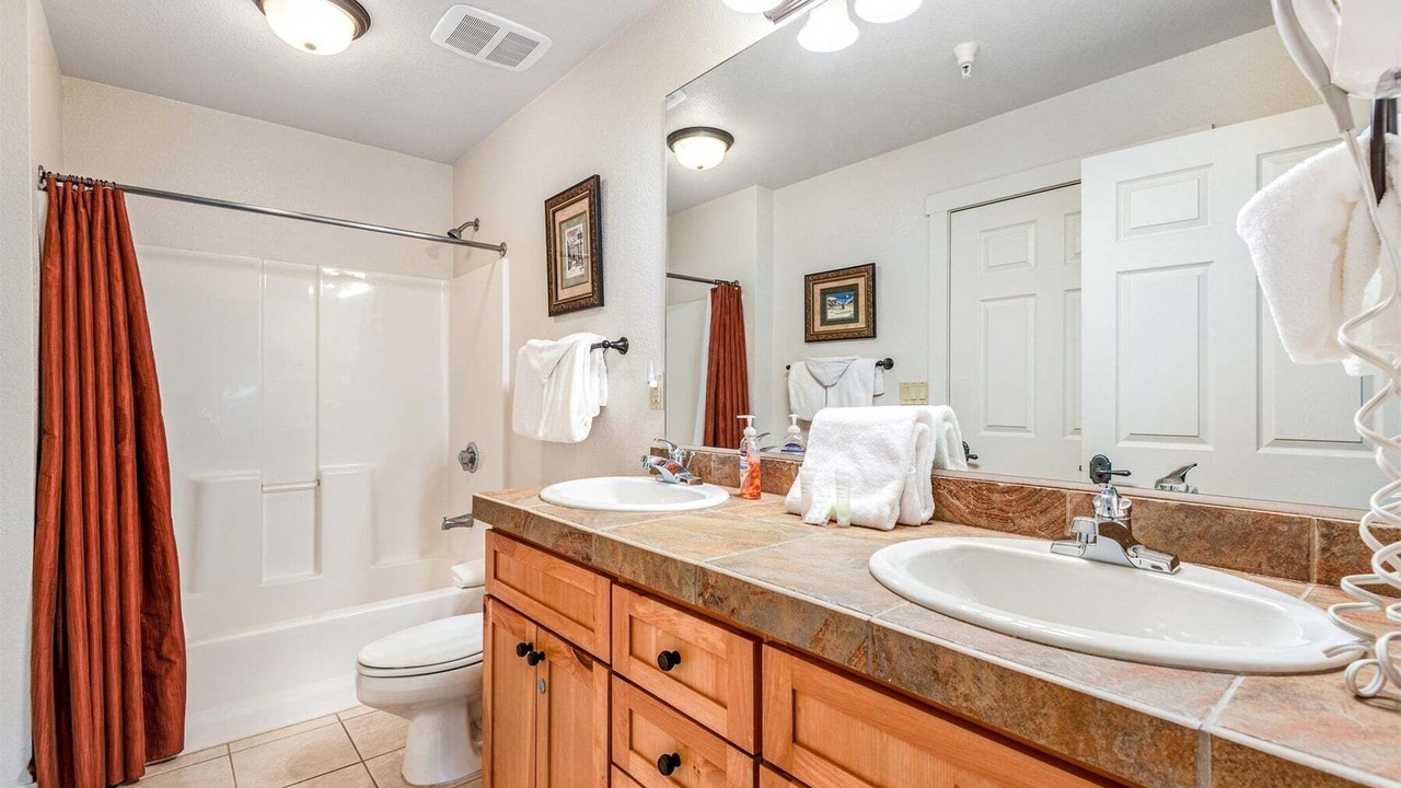 Photo of Bathroom in Lakeside Village