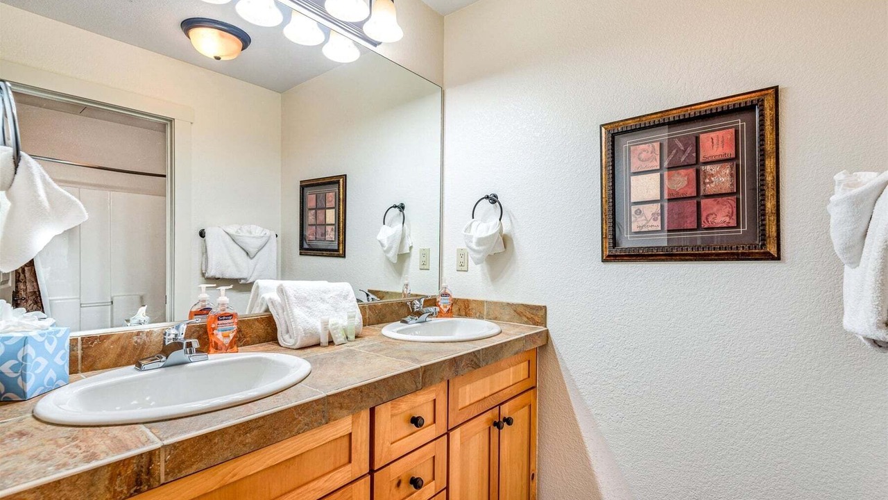 Photo of Bathroom in Lakeside Village