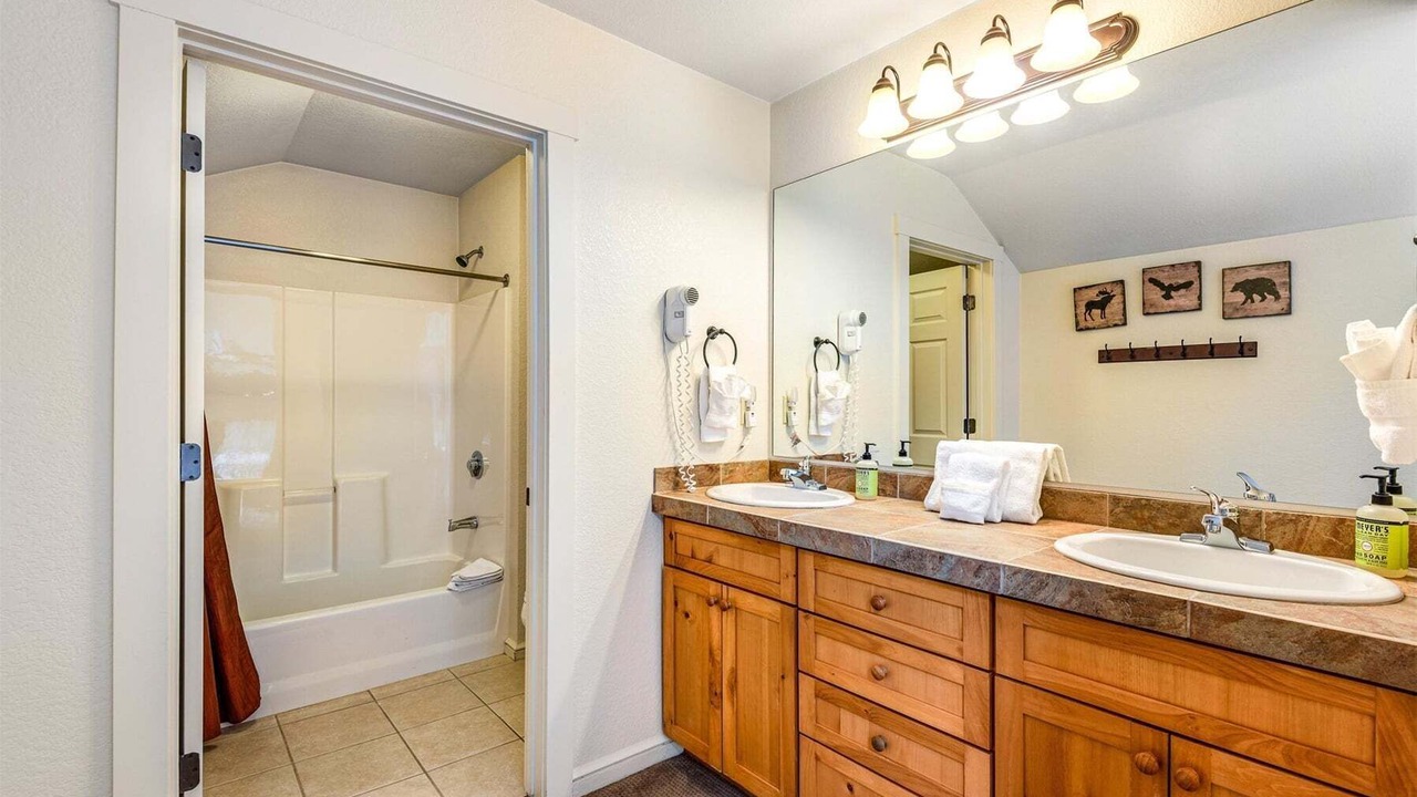 Photo of Bathroom in Lakeside Village