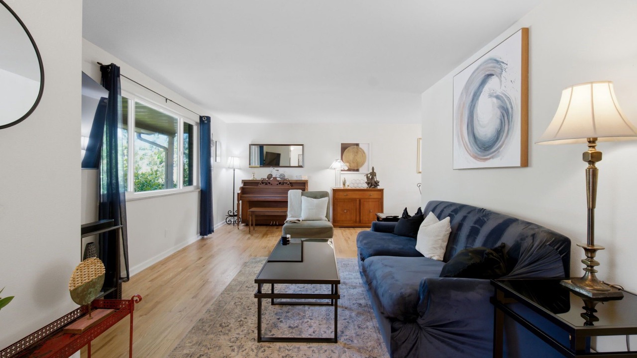 Photo of Livingroom in Gunbarrel