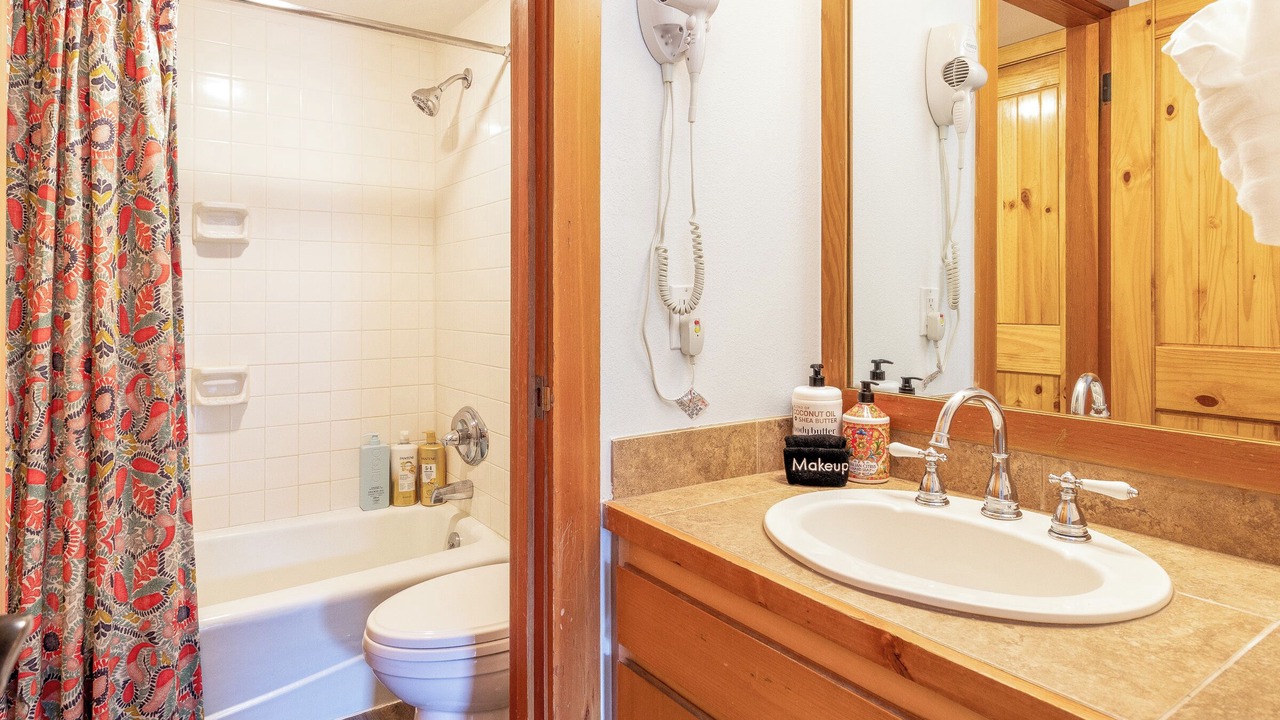 Photo of Bathroom in Lakeside Village