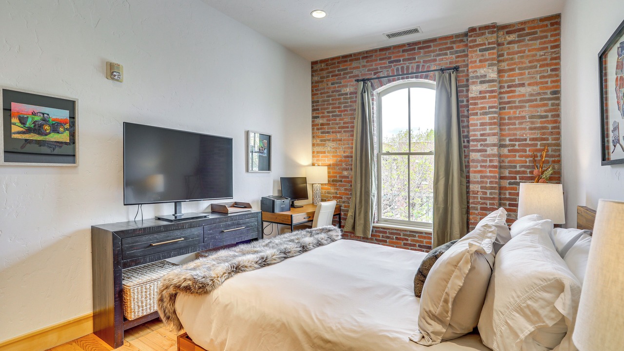 Photo of Bedroom in Eagle