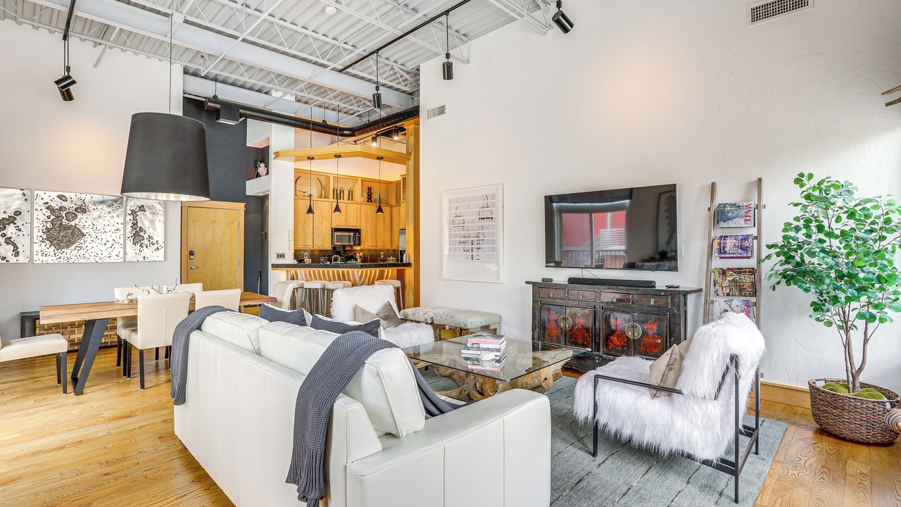 Photo of Livingroom in Eagle