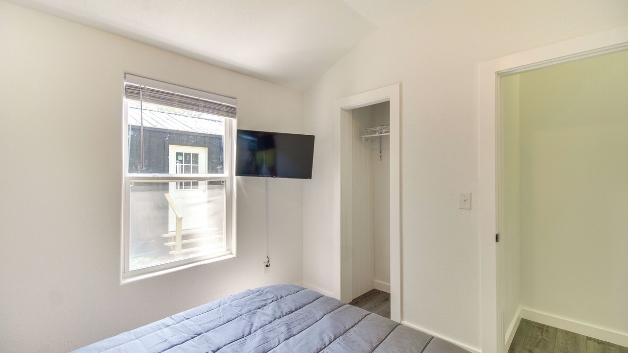 Photo of Bedroom in Grove