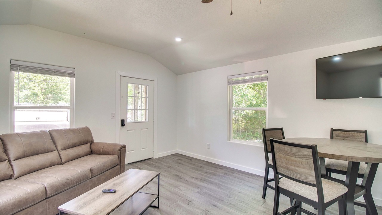 Photo of Livingroom in Grove