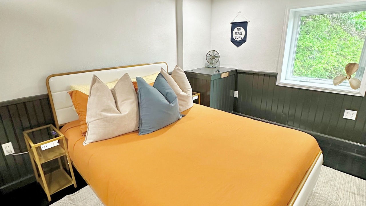 Photo of Bedroom in Pittsburg