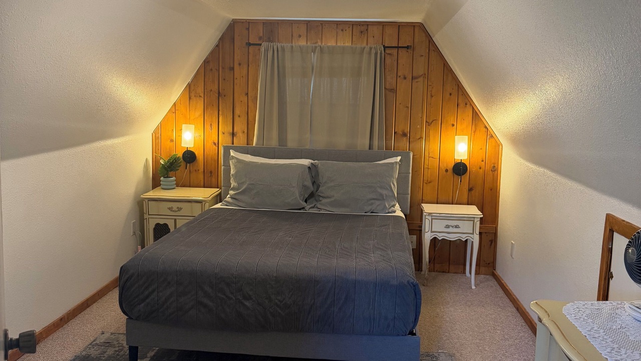 Photo of Bedroom in Navajo Dam
