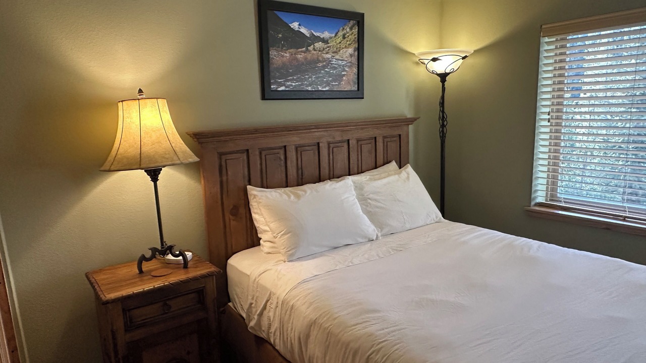 Photo of Bedroom in Peak 9