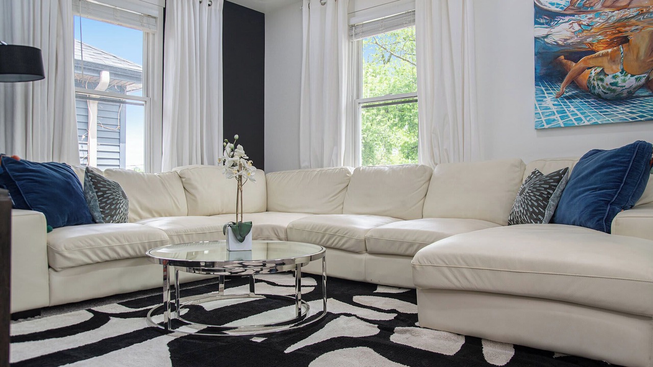 Photo of Livingroom in Dundee-Happy Hollow Historic District