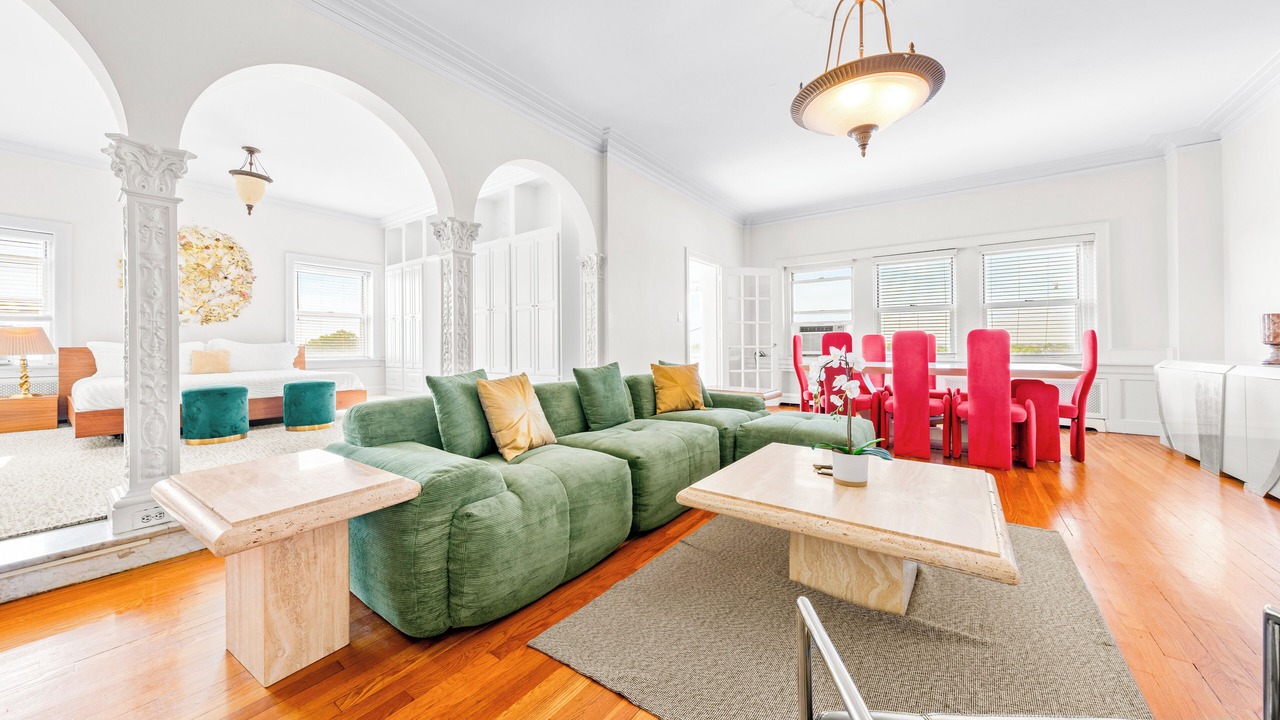 Photo of Livingroom in North Hyde Park