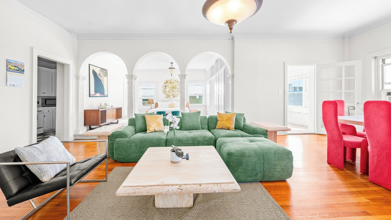 Photo of Livingroom in North Hyde Park
