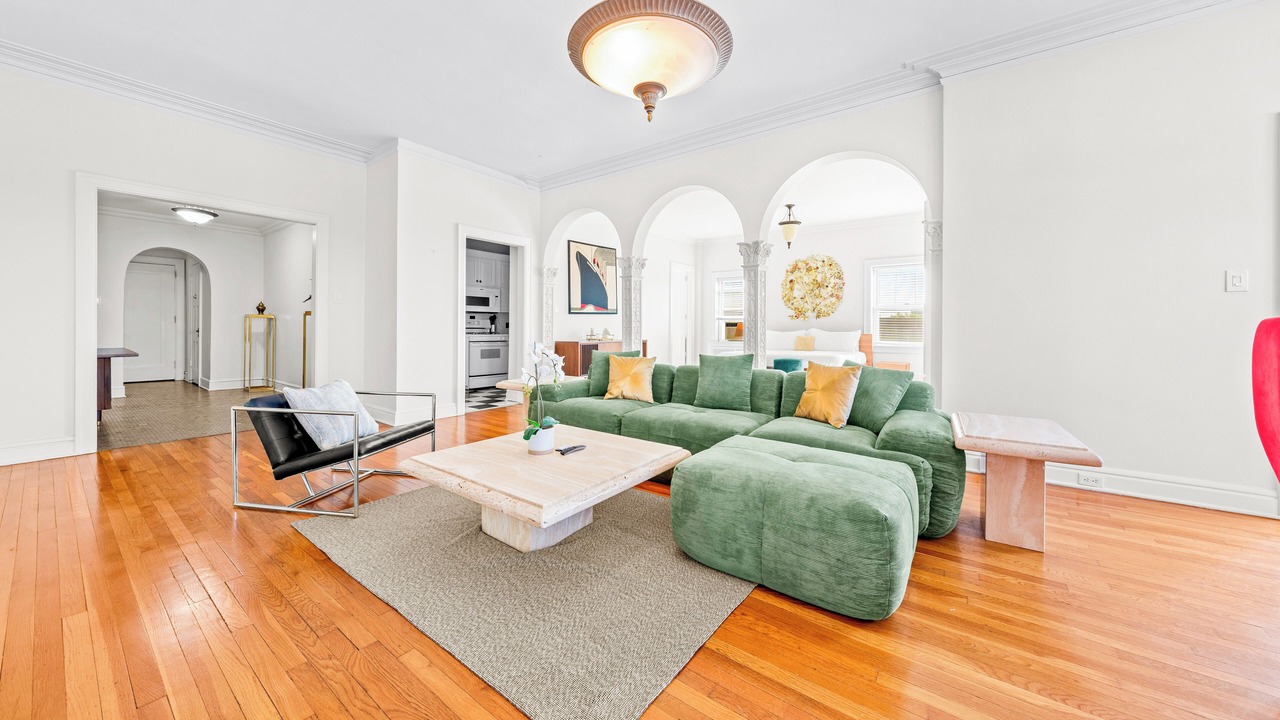 Photo of Livingroom in North Hyde Park