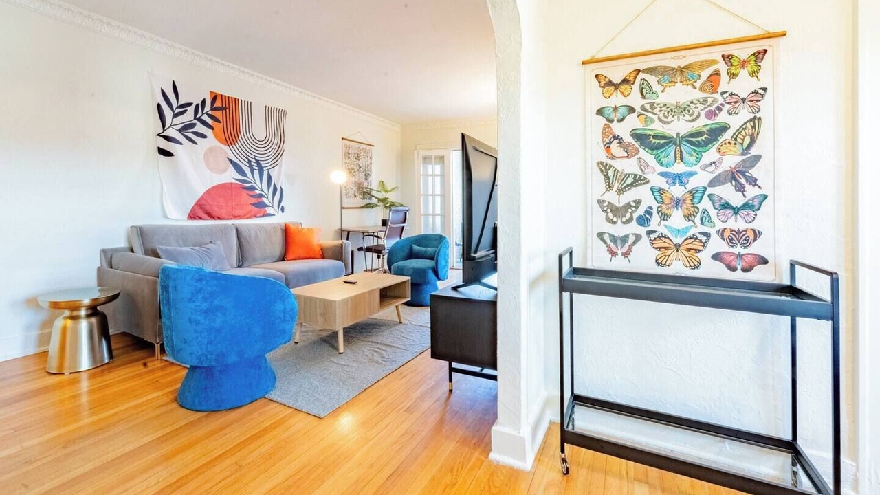 Photo of Livingroom in West Plaza
