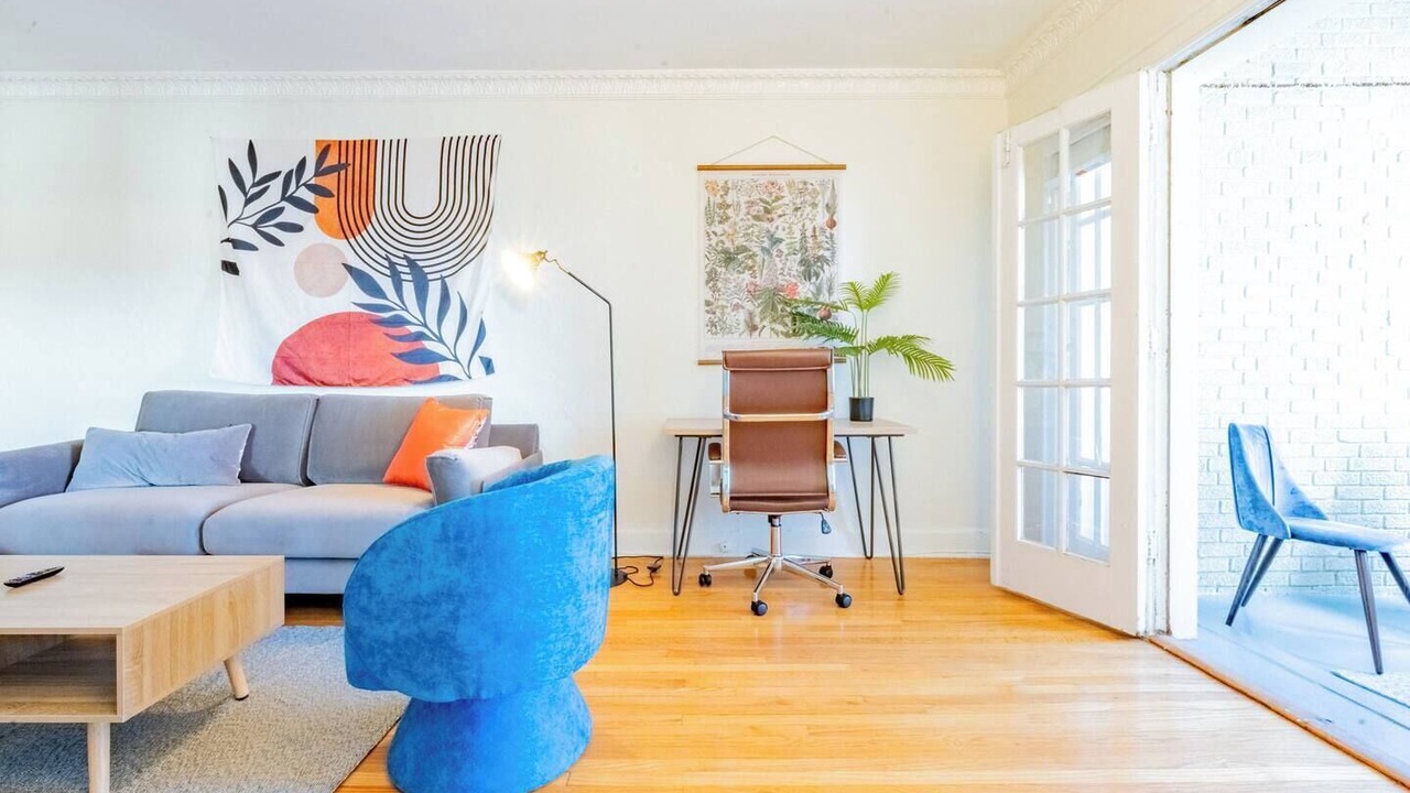 Photo of Livingroom in West Plaza