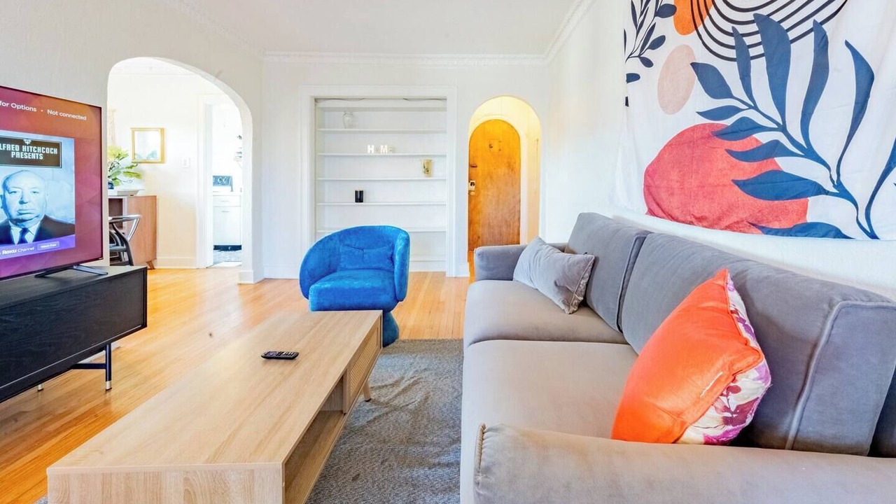 Photo of Livingroom in West Plaza