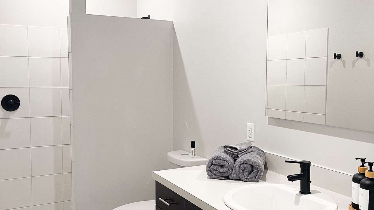 Photo of Bathroom in Bird City