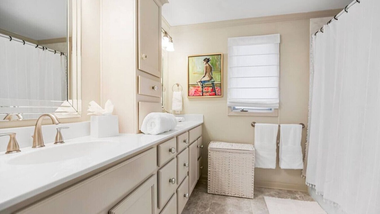 Photo of Bathroom in Fairway