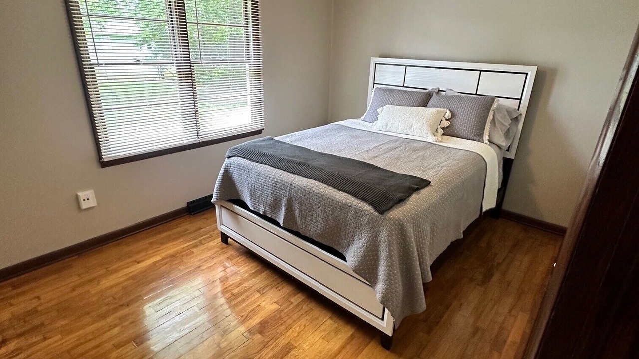 Photo of Bedroom in Lawrence