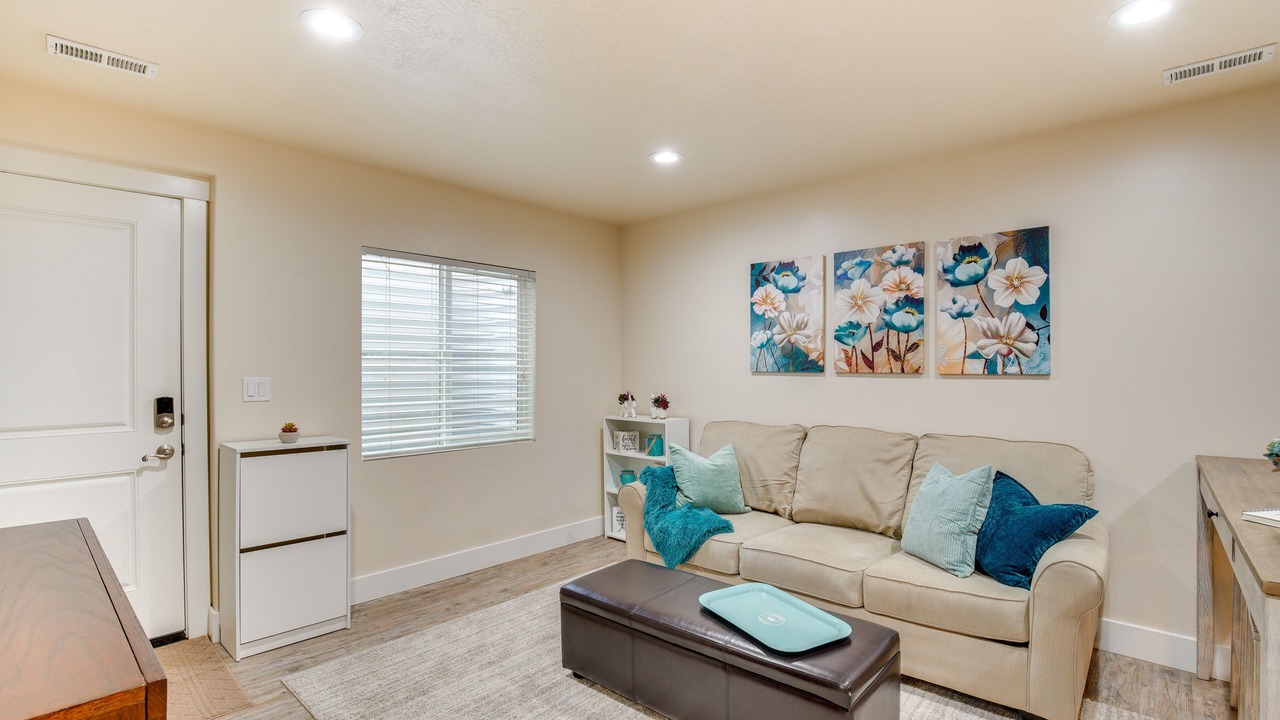 Photo of Livingroom in Lehi