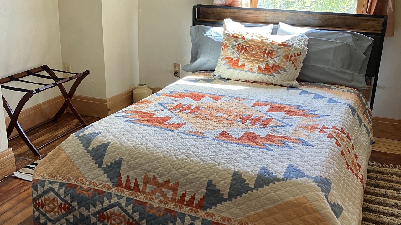 Photo of Bedroom in Cottonwood Falls