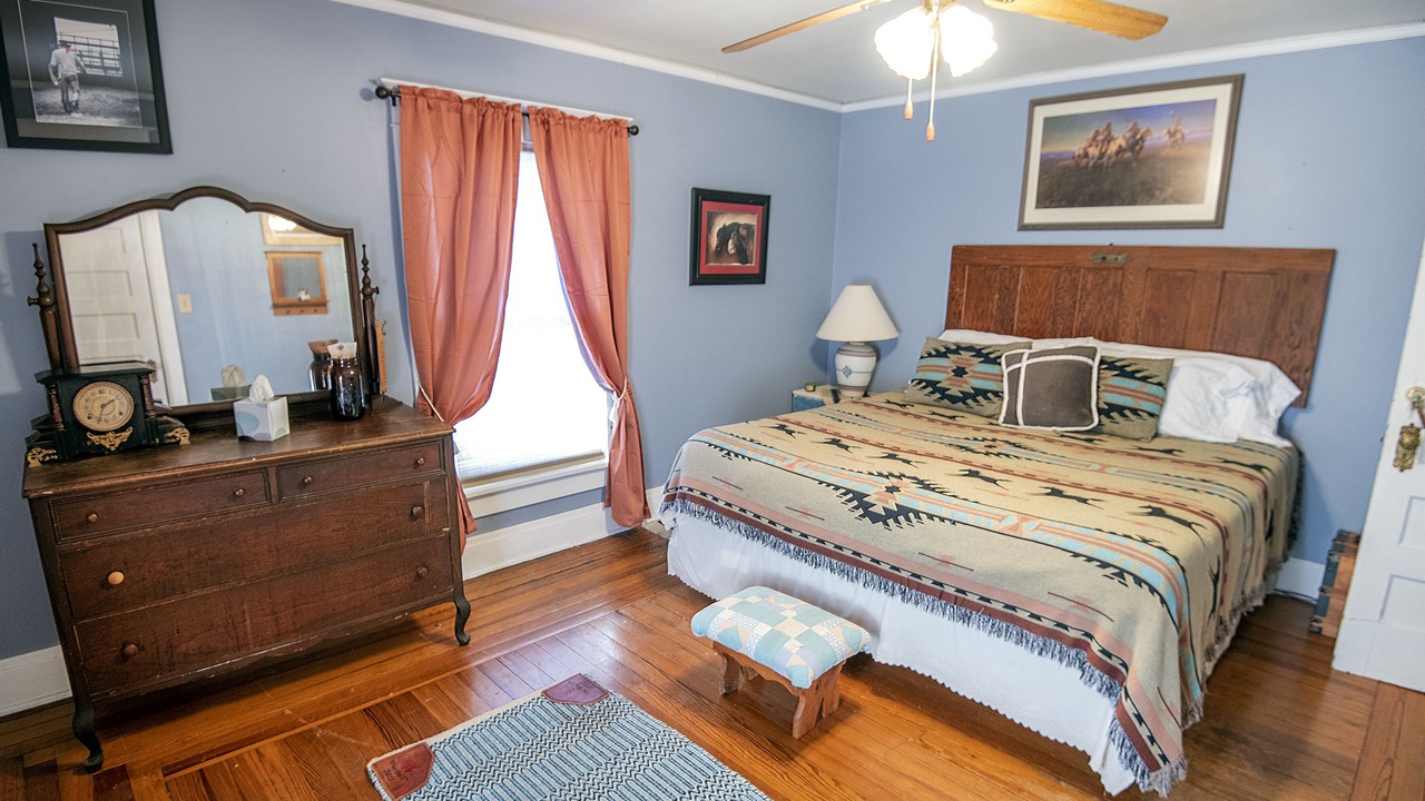 Photo of Bedroom in Cottonwood Falls