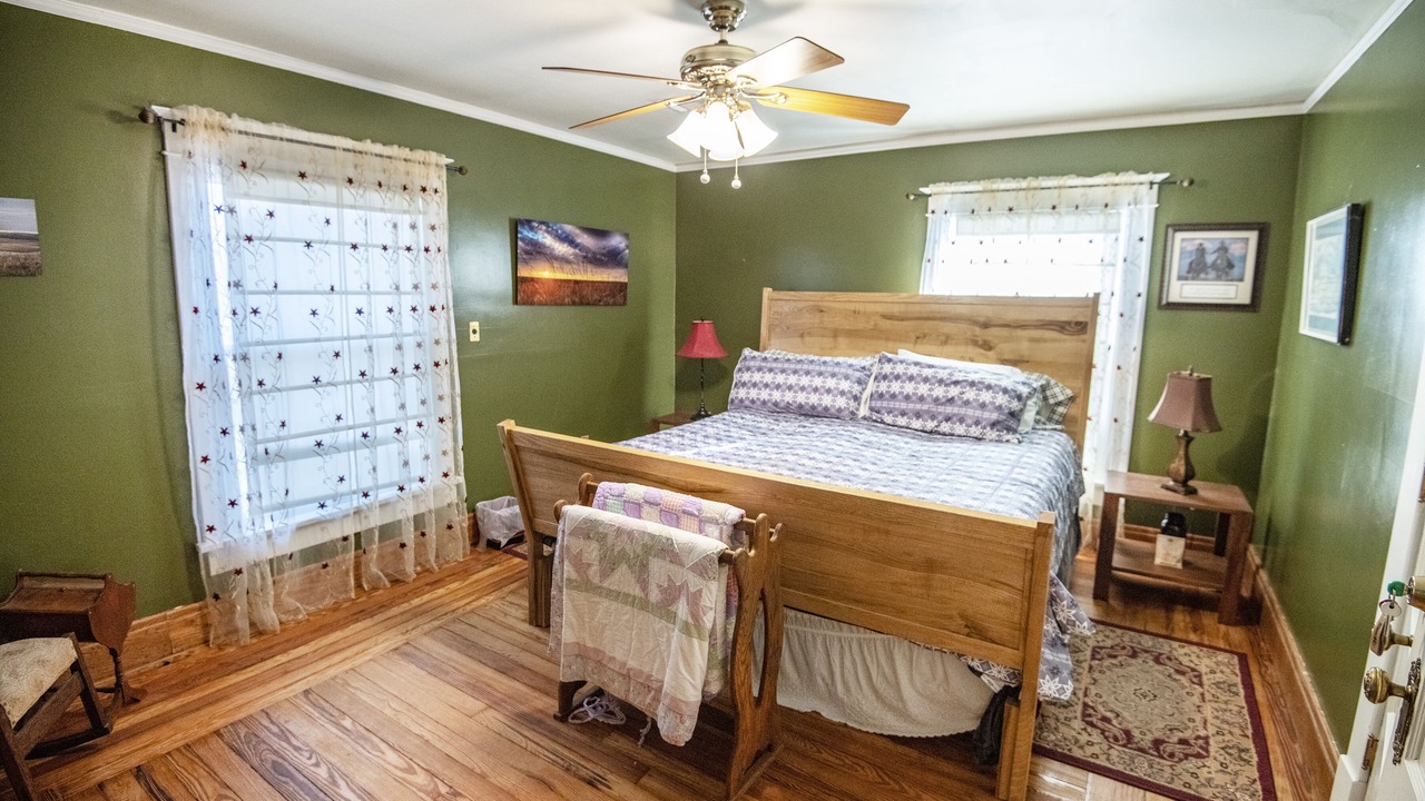 Photo of Bedroom in Cottonwood Falls