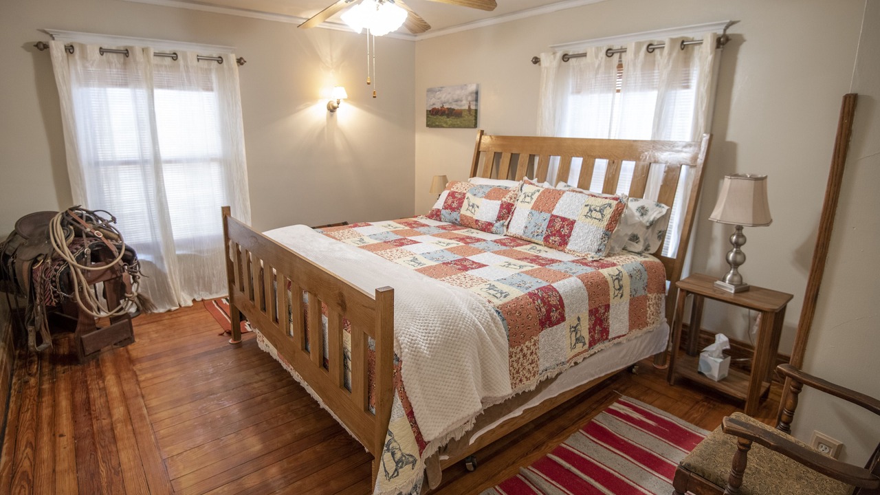 Photo of Bedroom in Cottonwood Falls
